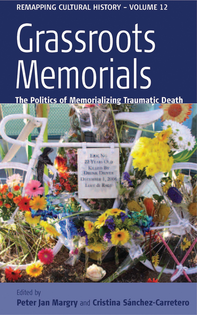 Cover of Grassroots Memorials: The Politics of Memorializing Traumatic Death